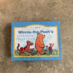 Winnie-the-Pooh's Storybook Collection 5 Book Set w/Carrying Case Handle